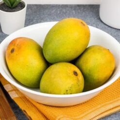 Urban Platter Premium Alphonso Mangoes, 12 Pieces / 1 Dozen [Export Quality, Grade A, Carbide-free] - Small Size